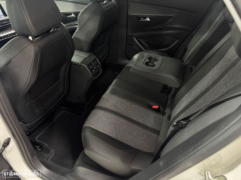 Peugeot 3008 1.2 PureTech Allure EAT8 - 4