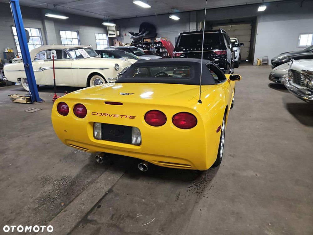 Chevrolet Corvette - 4