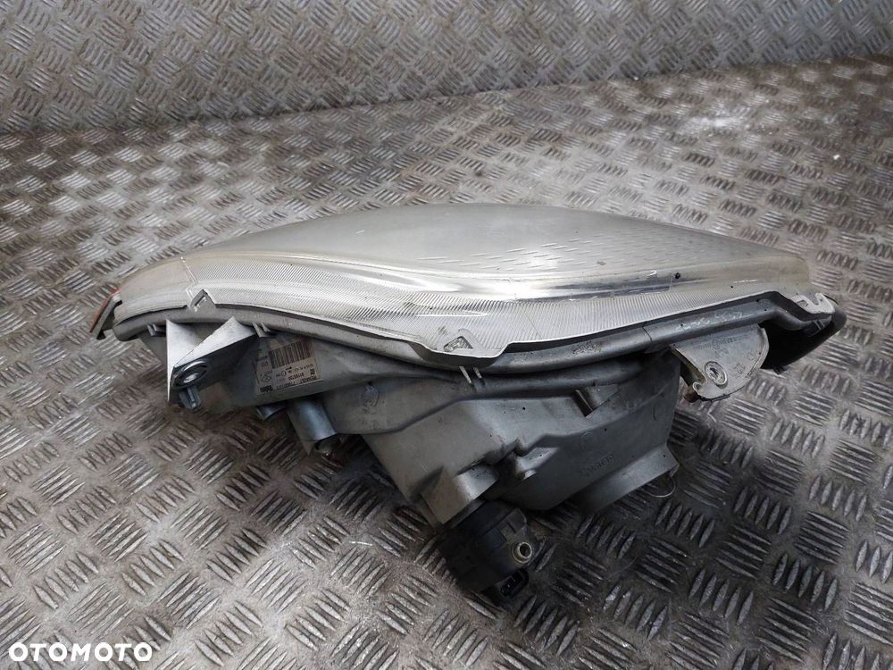 LAMPA PRAWY PRZÓD RENAULT TRAFIC II EU EUROPA 7700311372 8200007030 - 2
