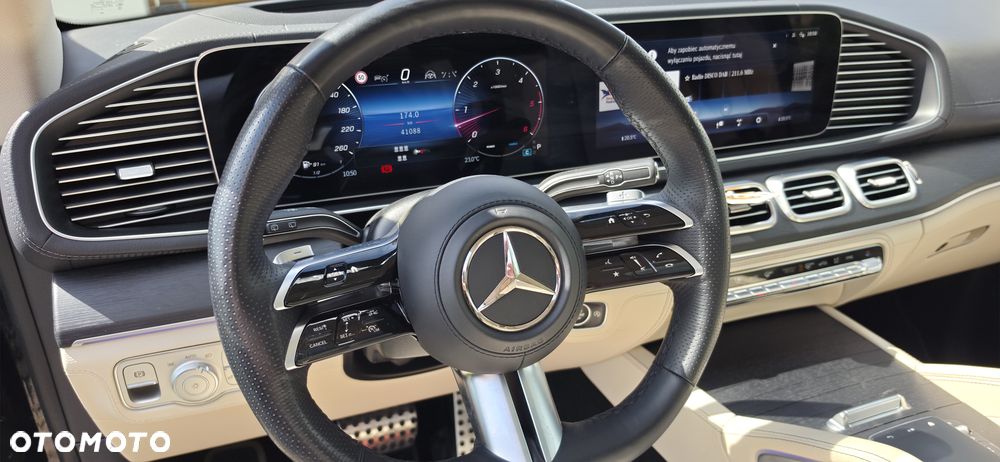 Mercedes-Benz GLS - 12