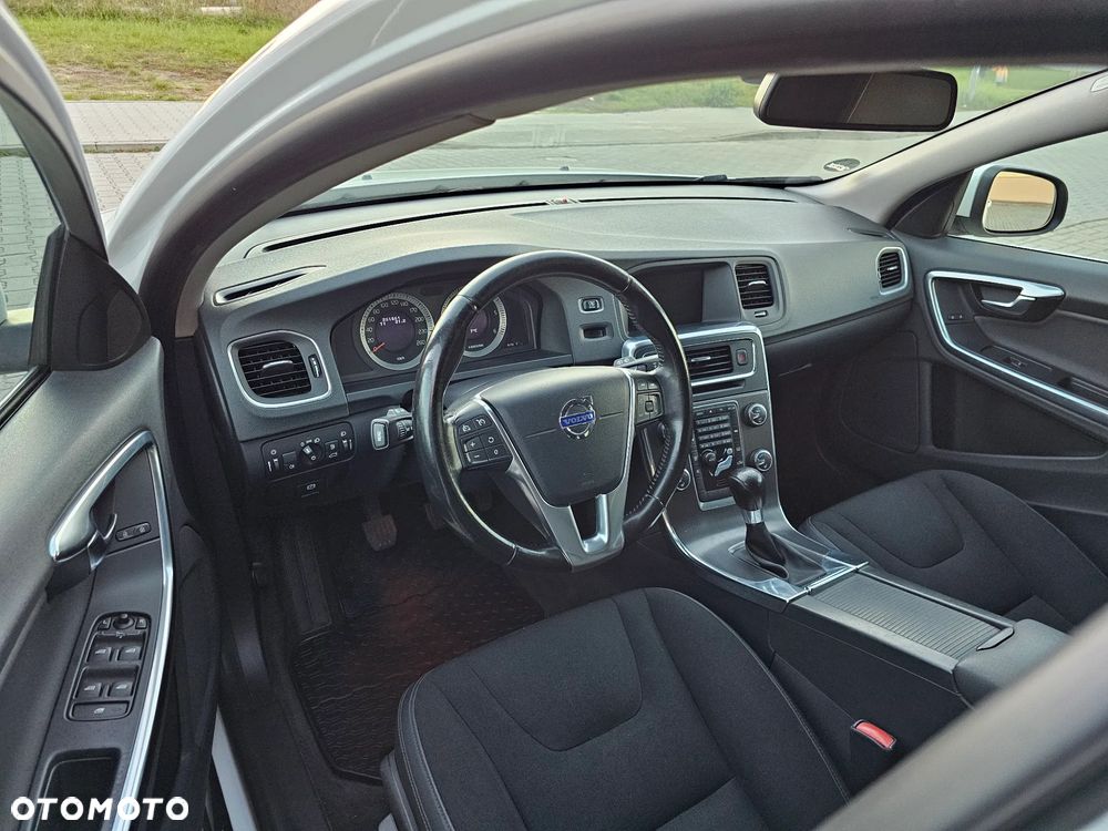 Volvo V60 D4 Momentum - 13