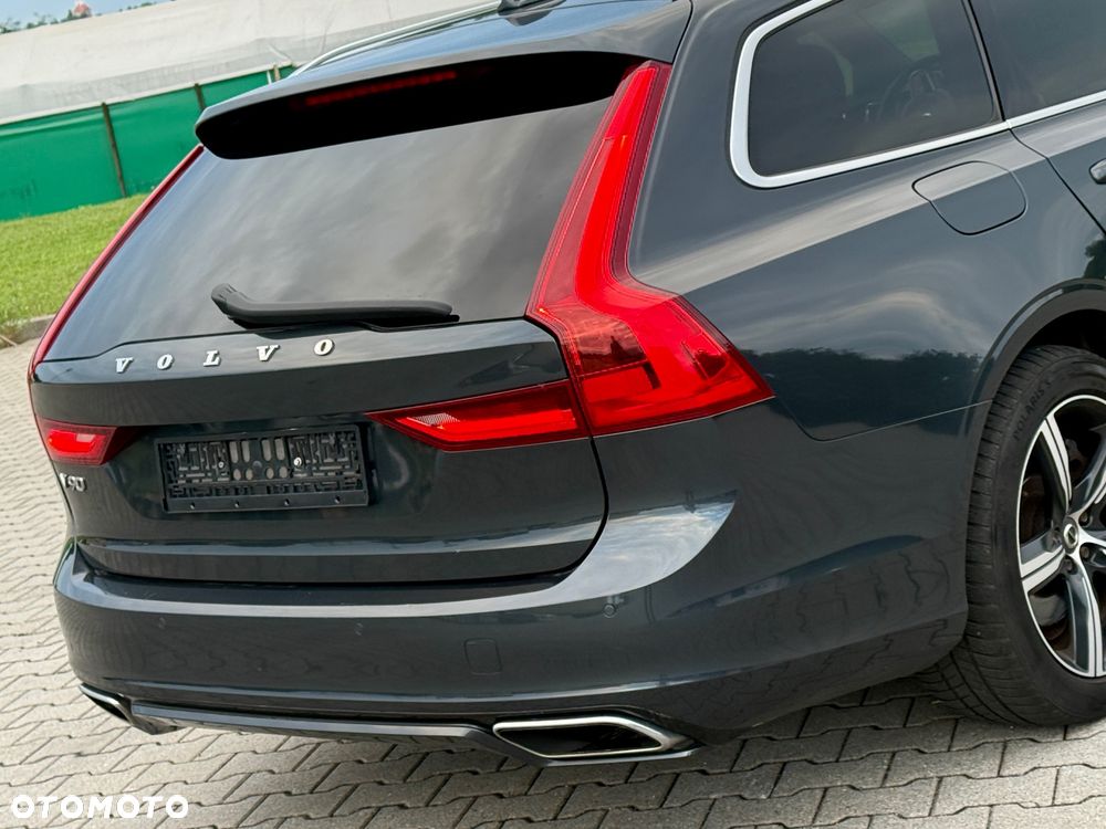 Volvo V90 D5 SCR AWD R-Design - 5