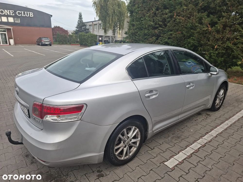 Toyota Avensis - 10