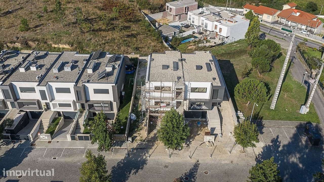 Moradia T3 Geminada em Estrutura em Martim, Barcelos. - Grande imagem: 3/35