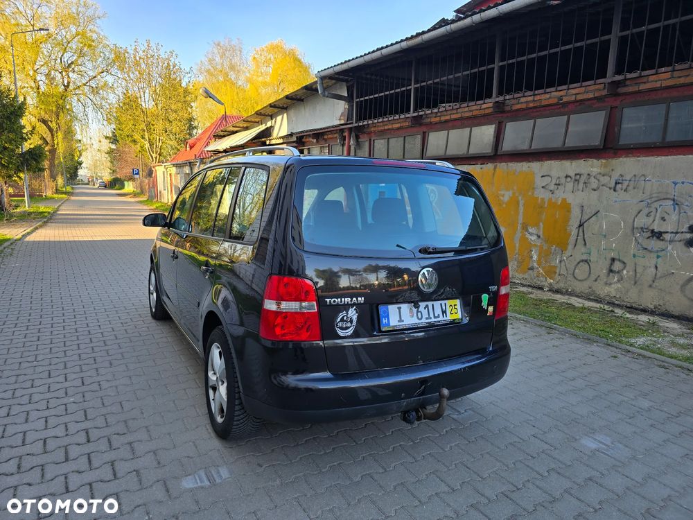 Volkswagen Touran - 8