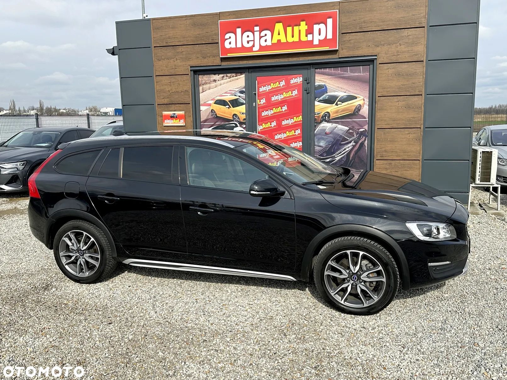 Volvo V60 Cross Country T5 AWD Momentum - 1