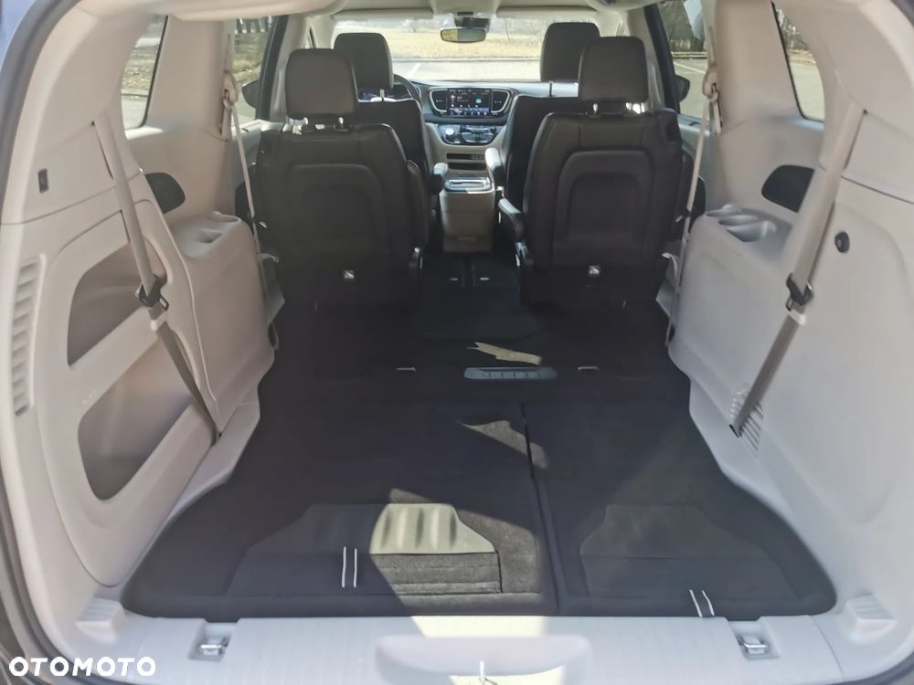 Chrysler Pacifica - 17