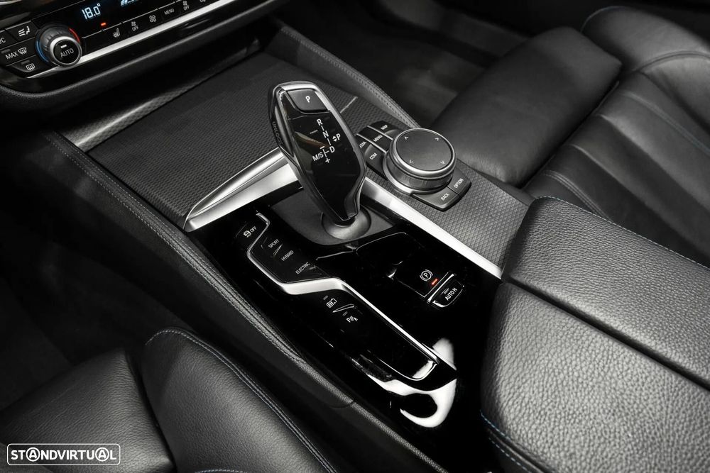 BMW 530 e Pack Desportivo M - 17