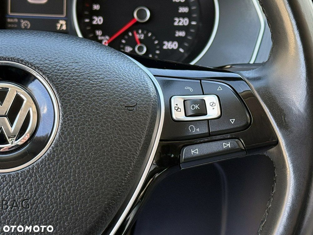Volkswagen Passat - 18
