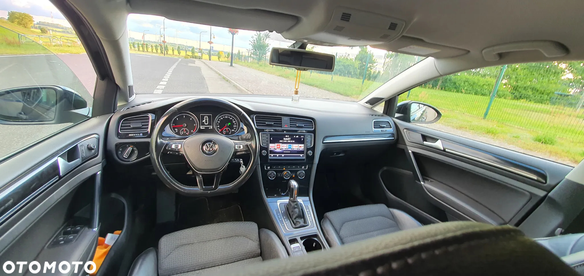 Volkswagen Golf - 8