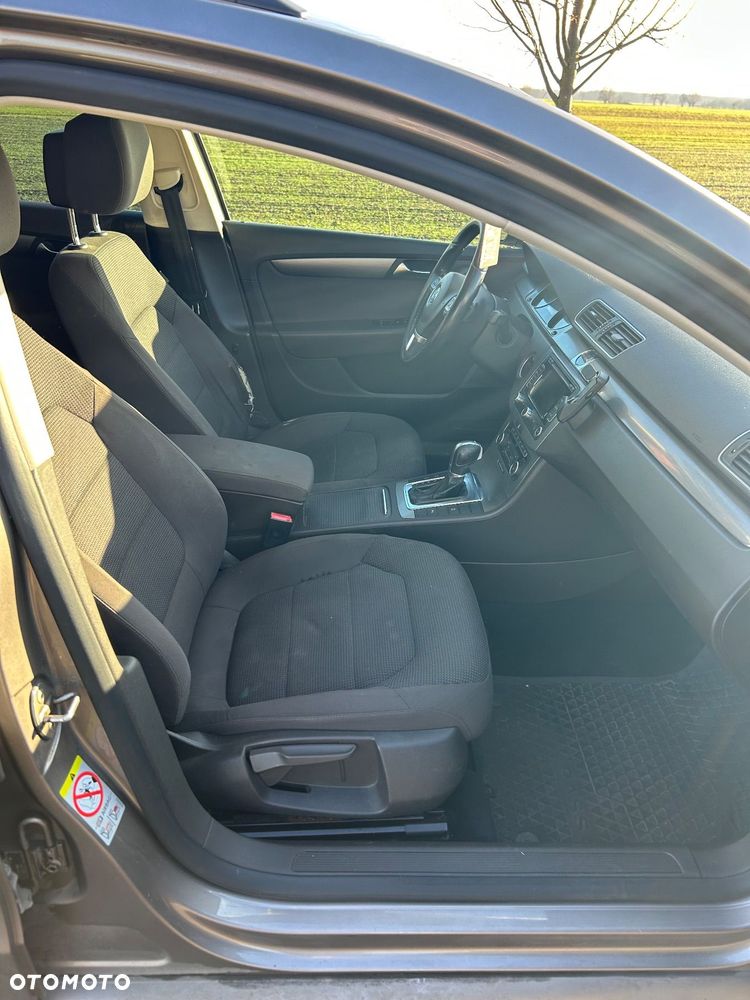 Volkswagen Passat 2.0 TDI Comfortline DSG - 5