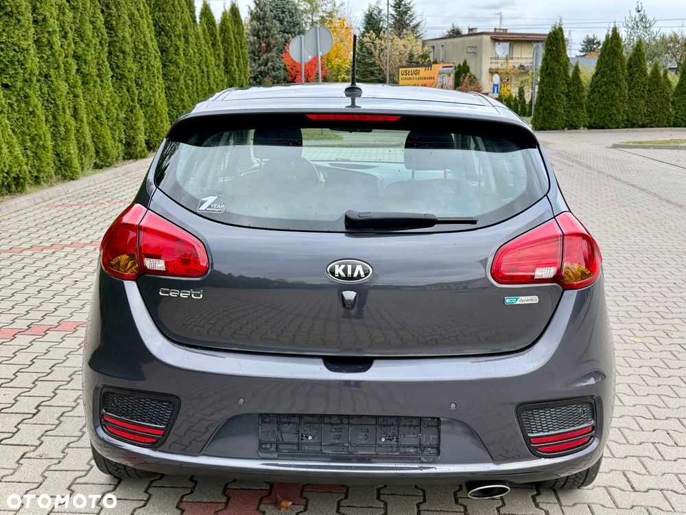 Kia Ceed - 10