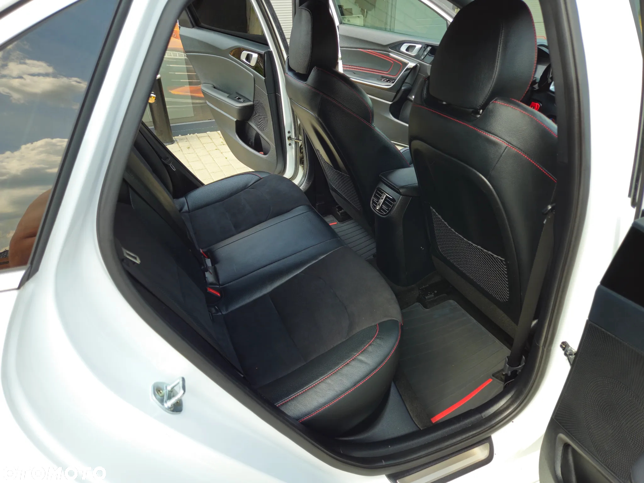 Kia Ceed 1.6 T-GDI GT - 23