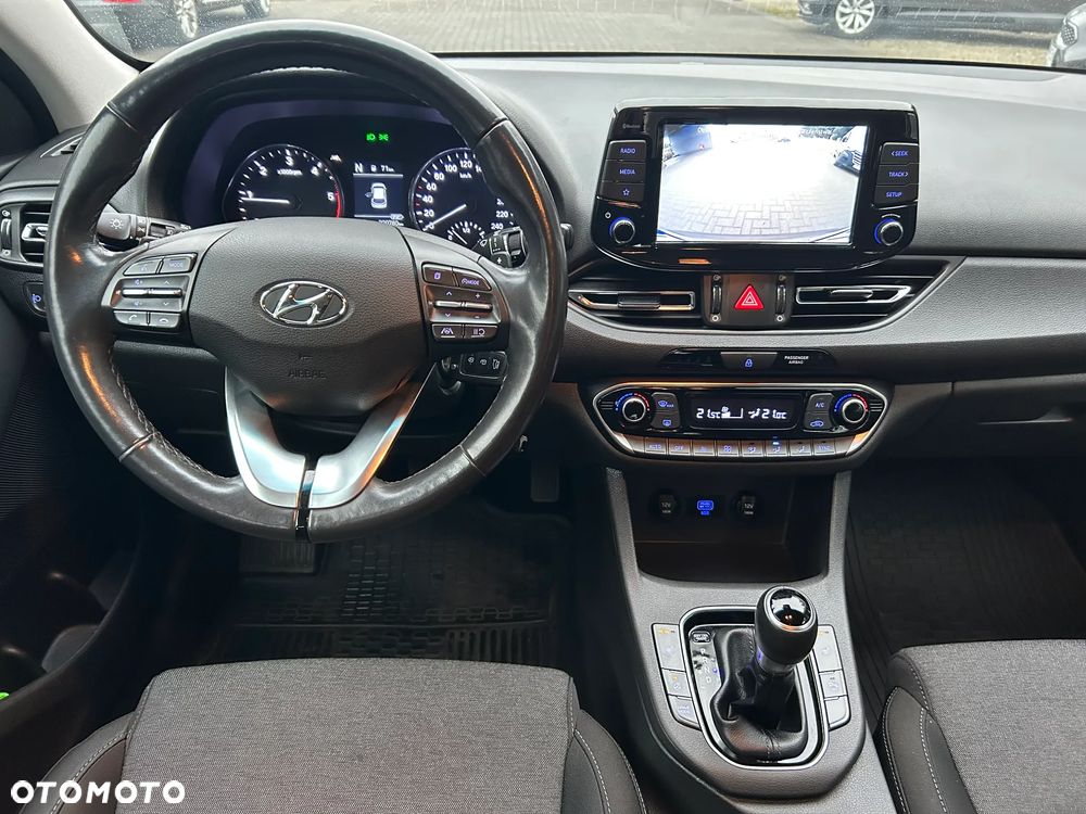 Hyundai i30 1.6 D Comfort DCT - 11