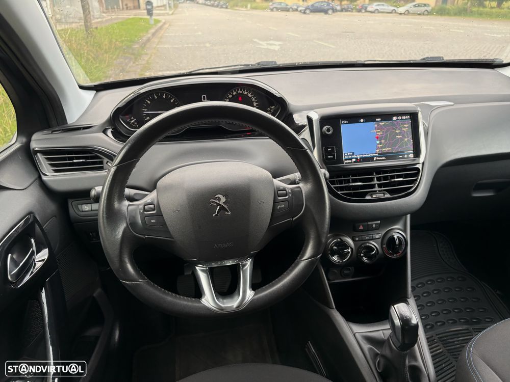 Peugeot 208 1.2 PureTech Signature - 14