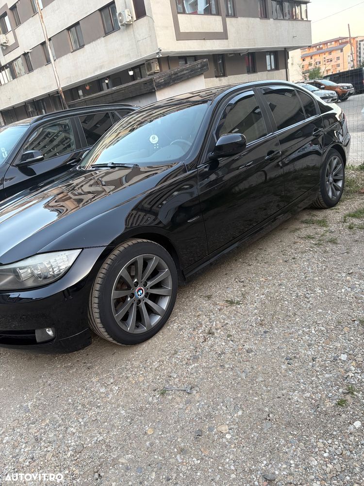 BMW Seria 3 318i - 4