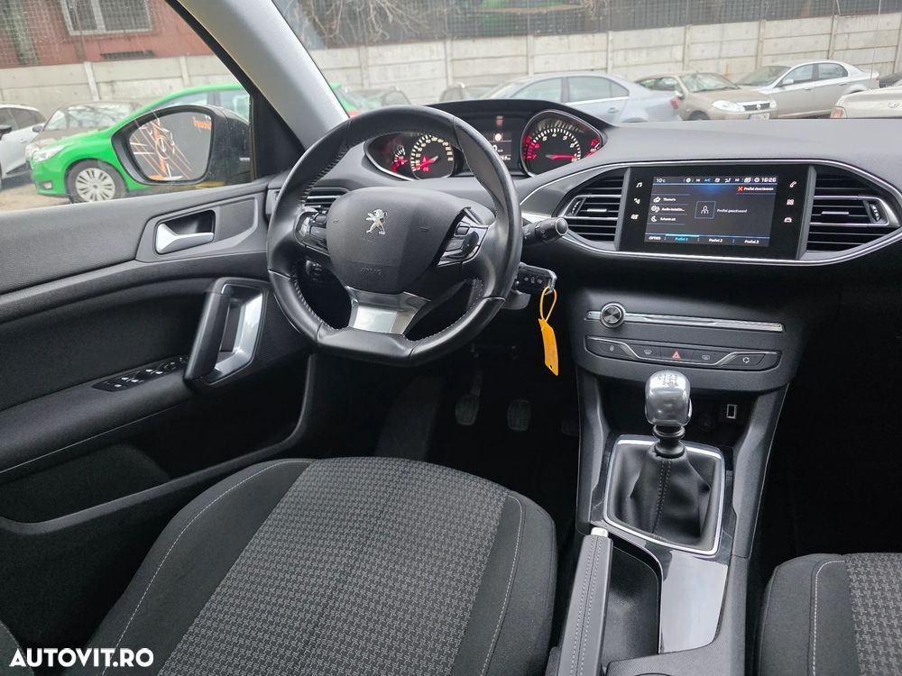Peugeot 308 1.2 L PureTech Turbo S&S Allure - 16