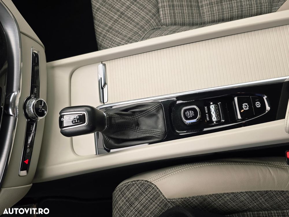 Volvo XC 60 D4 AWD Momentum - 23