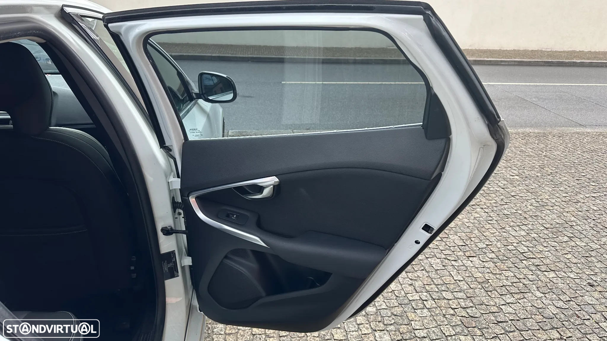 Volvo V40 1.6 D2 R-Design - 23