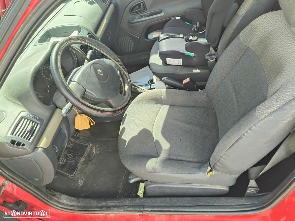 Renault Clio 1.5 dCi Confort Authentique - 8