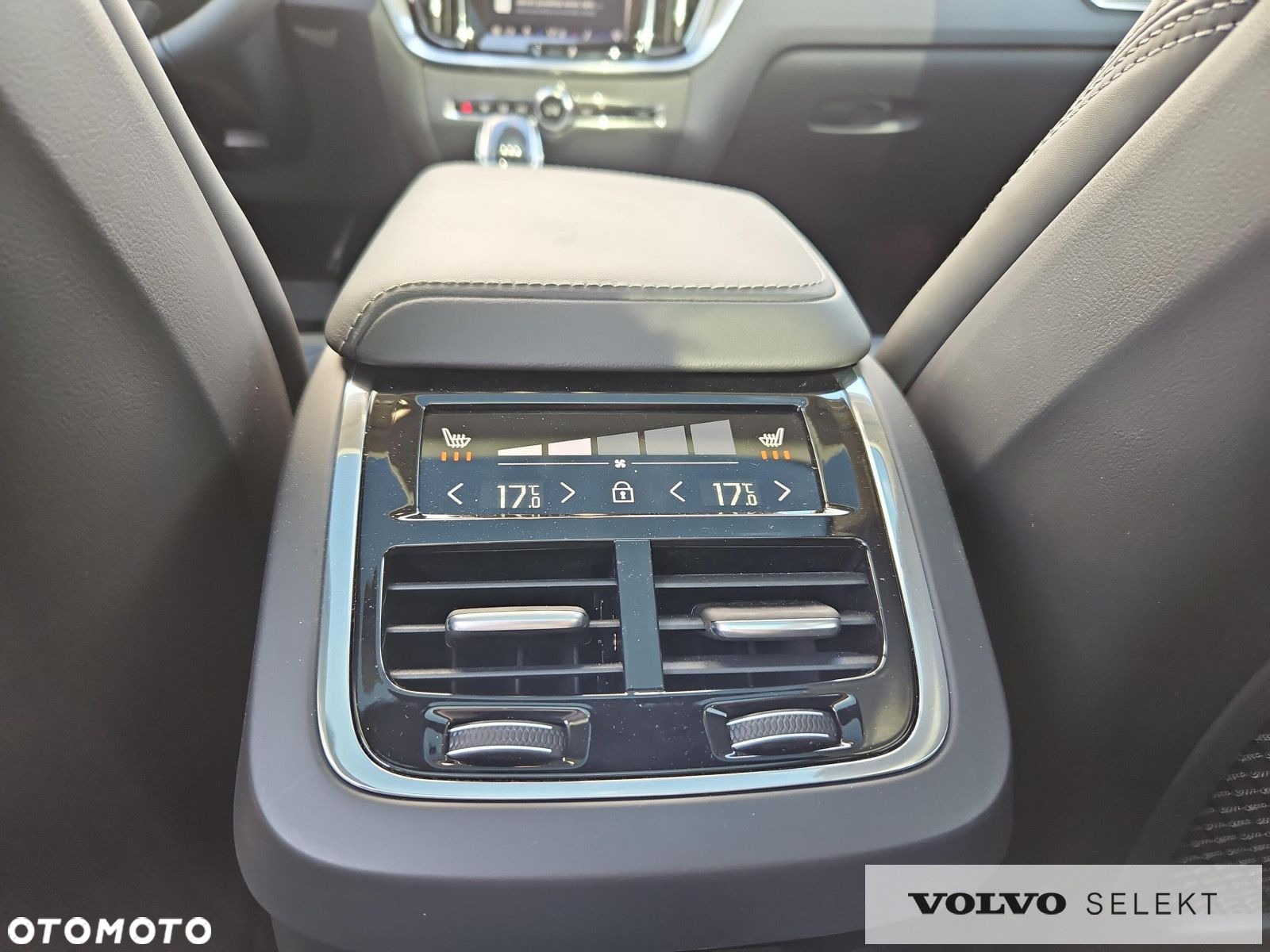 Volvo V60 Cross Country B5 B AWD Ultimate - 18