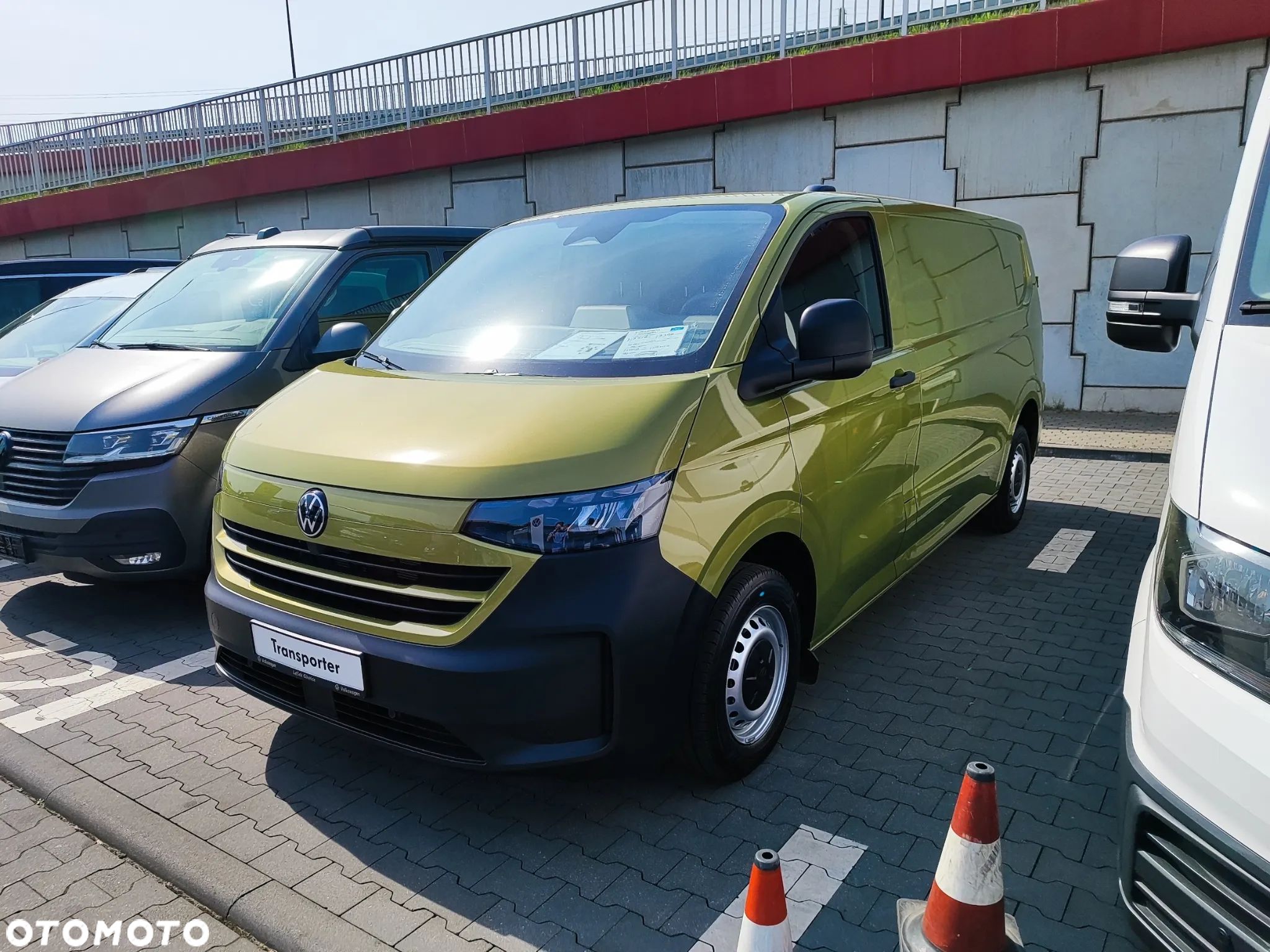 Volkswagen Transporter - 1