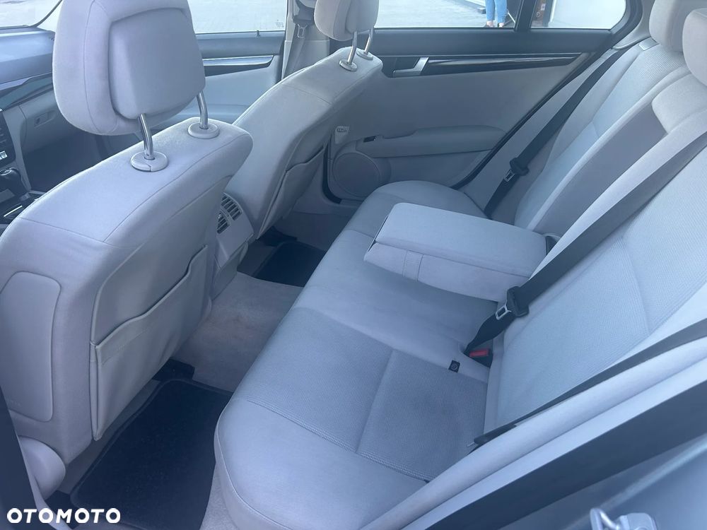 Mercedes-Benz Klasa C 200 (BlueEFFICIENCY) Elegance - 19