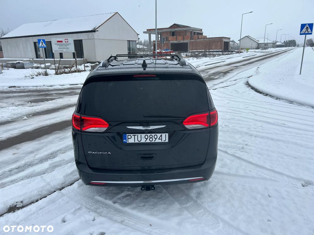 Chrysler Pacifica - 11
