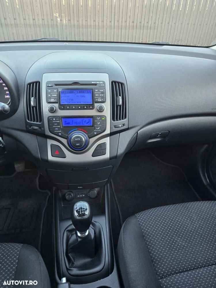 Hyundai i30 1.6 CRDI blue Classic - 13