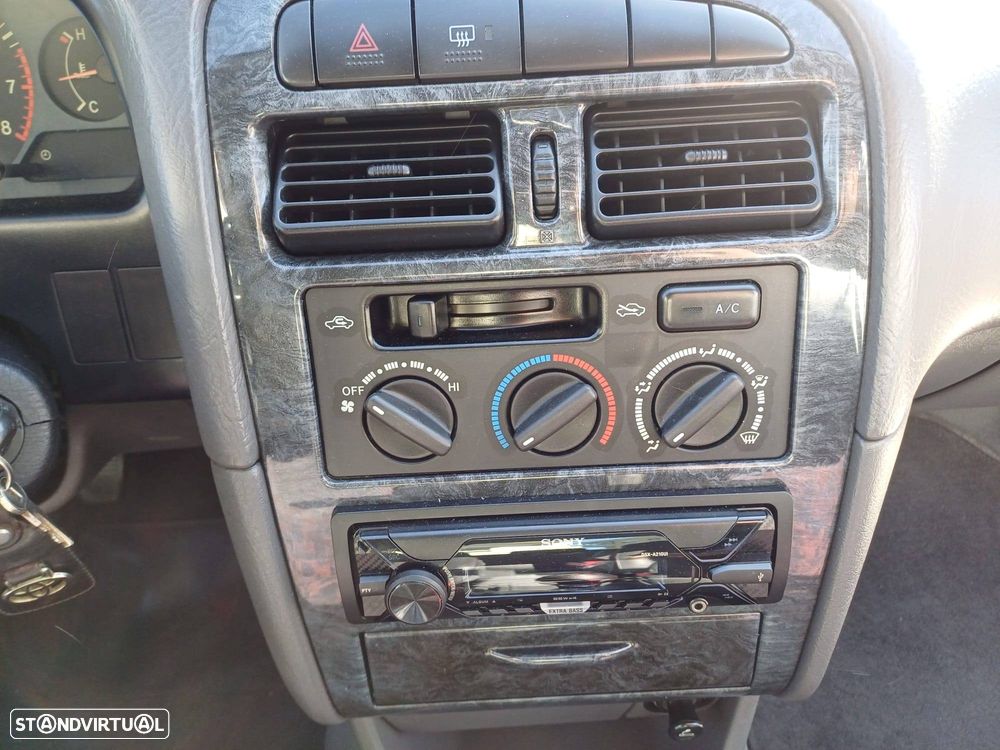 Toyota Avensis Sedan 1.6 Terra JE - 11