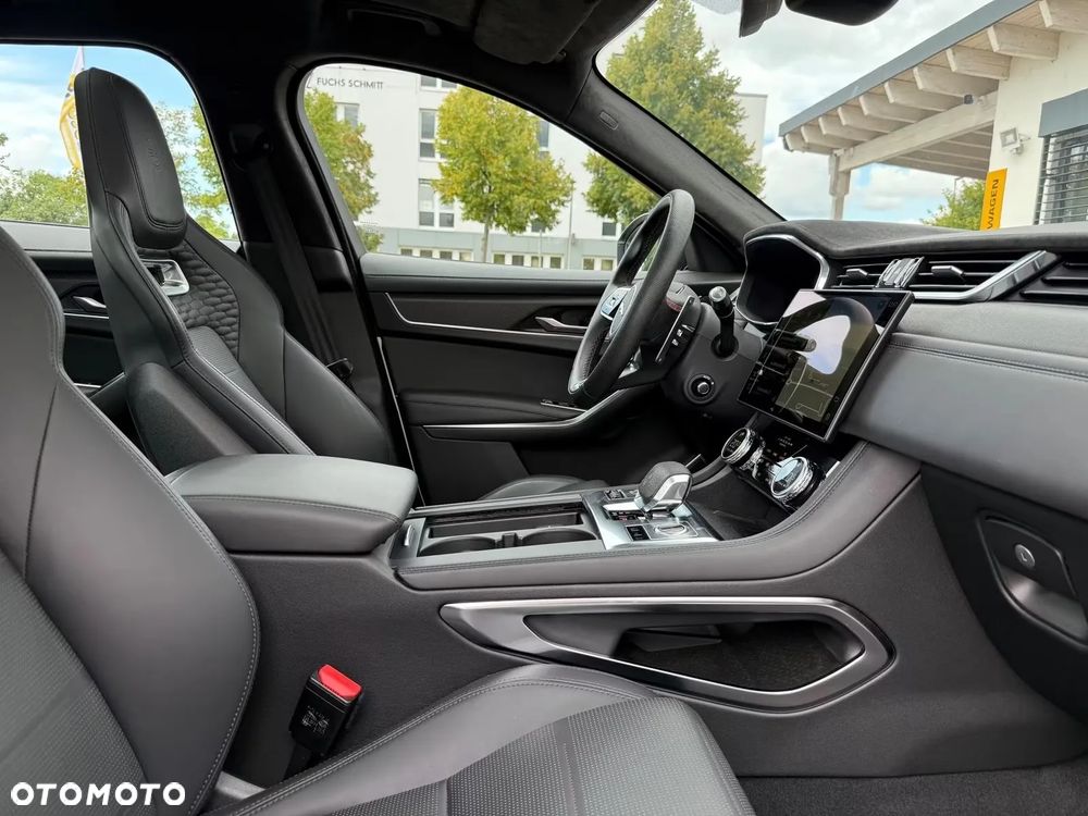 Jaguar F-Pace P550 AWD SVR - 31