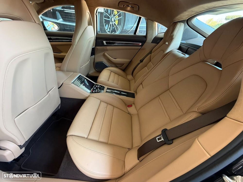Porsche Panamera Turbo - 32