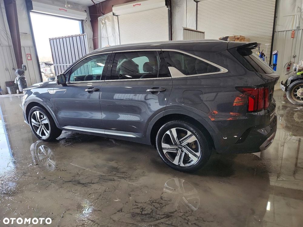 Kia Sorento - 4