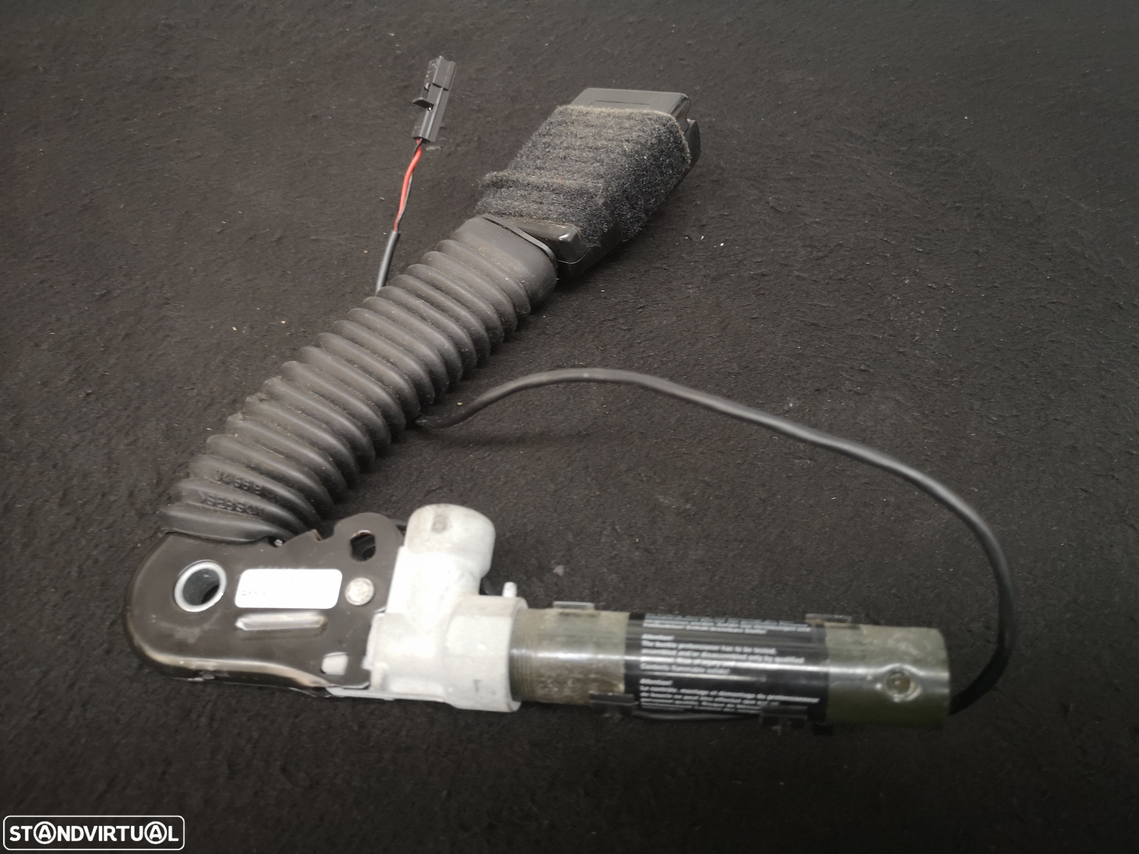 Cinto de Segurança frente direita  Pre-Tensor BMW5 bmw6 e60 e61 e63 e64 2003+ - 1
