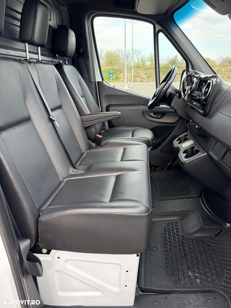 Mercedes-Benz SPRINTER 319 - 6