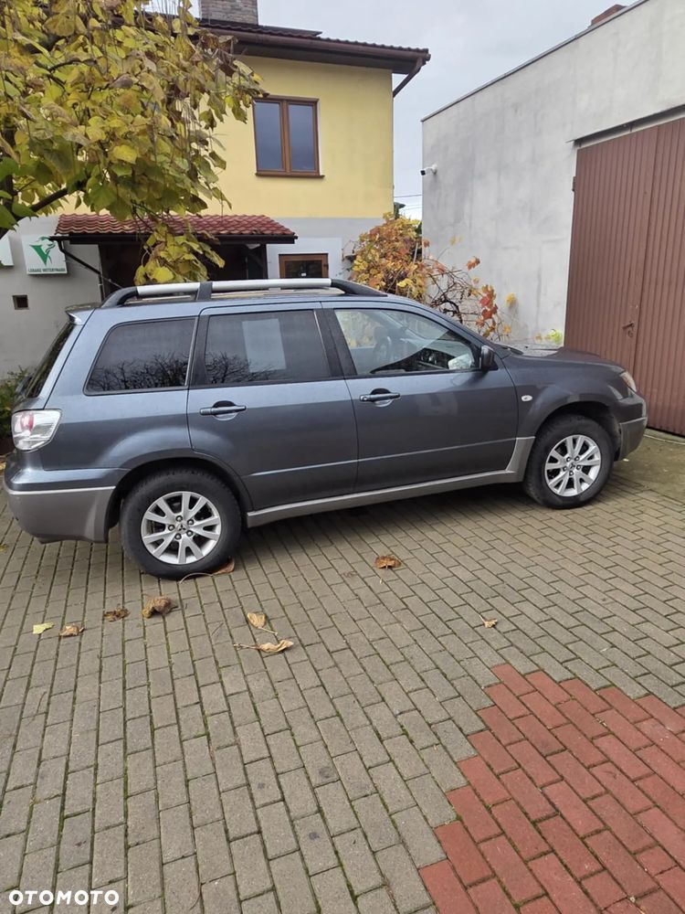 Mitsubishi Outlander 2.0 Comfort 4WD - 2