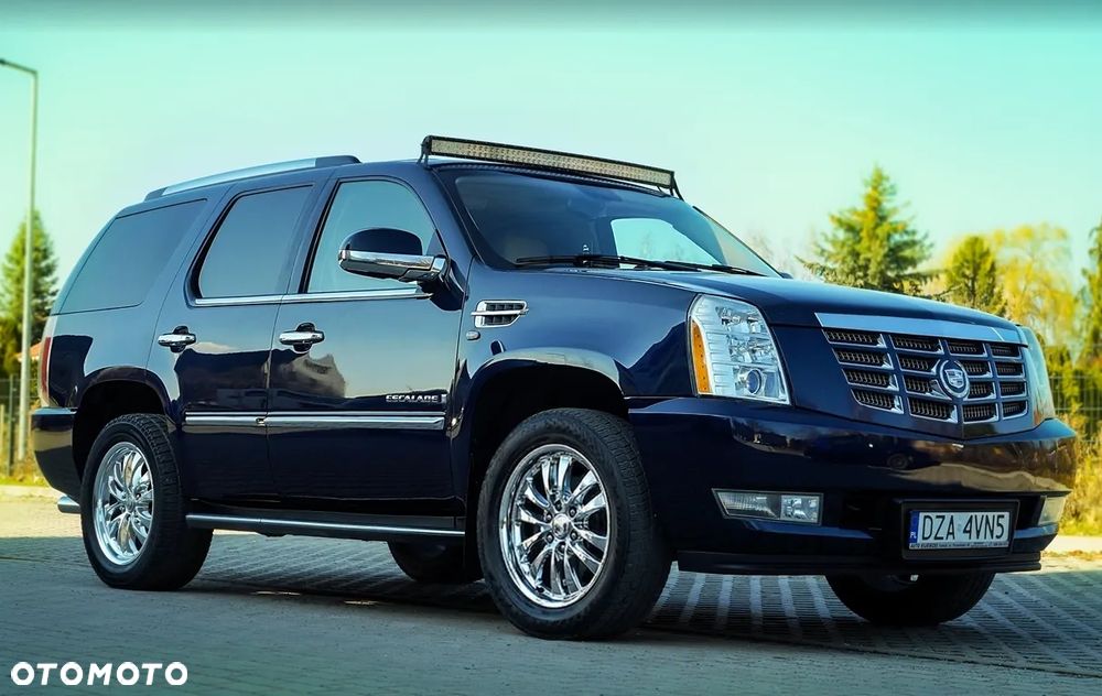 Cadillac Escalade - 2