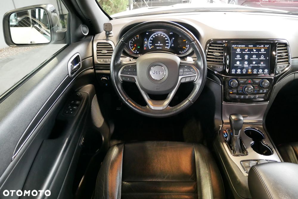 Jeep Grand Cherokee - 16