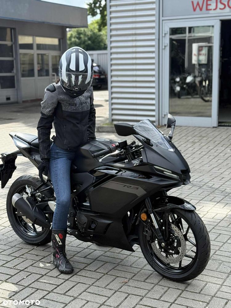Yamaha R3 - 4