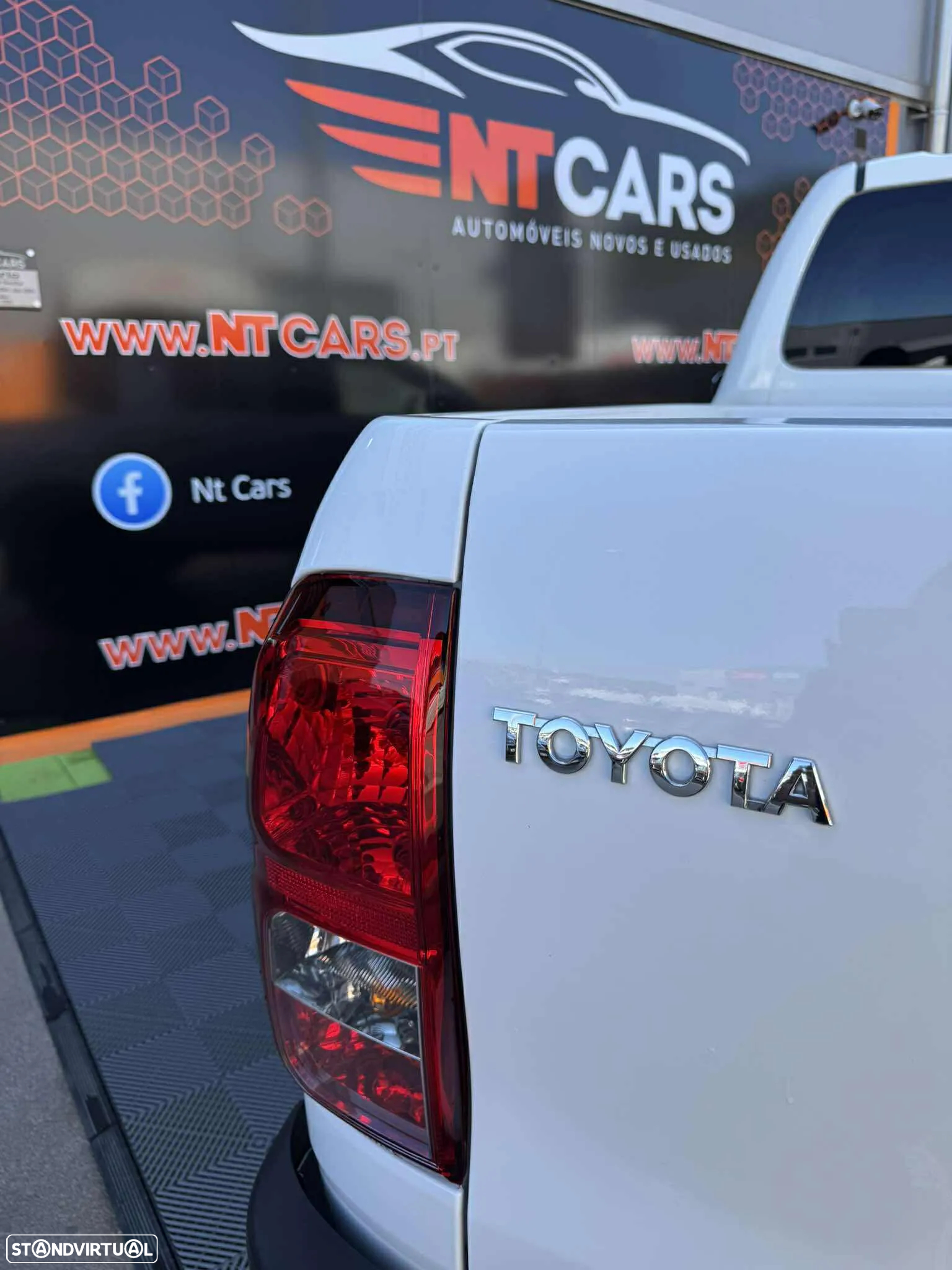 Toyota Hilux 2.4 D-4D 4WD Tracker - 20