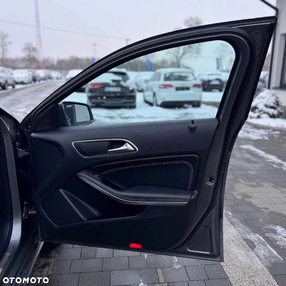 Mercedes-Benz Klasa A 180 CDI 7G-DCT AMG Line - 24