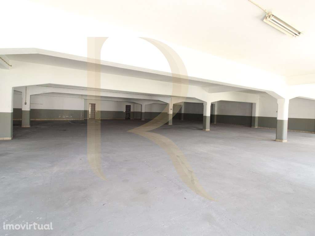 Armazém na Cruz de Pau - Amora - Seixal - Grande imagem: 5/12