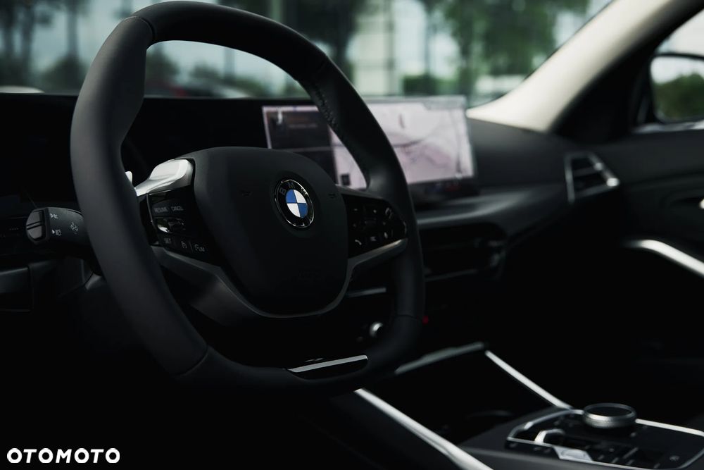 BMW Seria 3 330i xDrive - 11