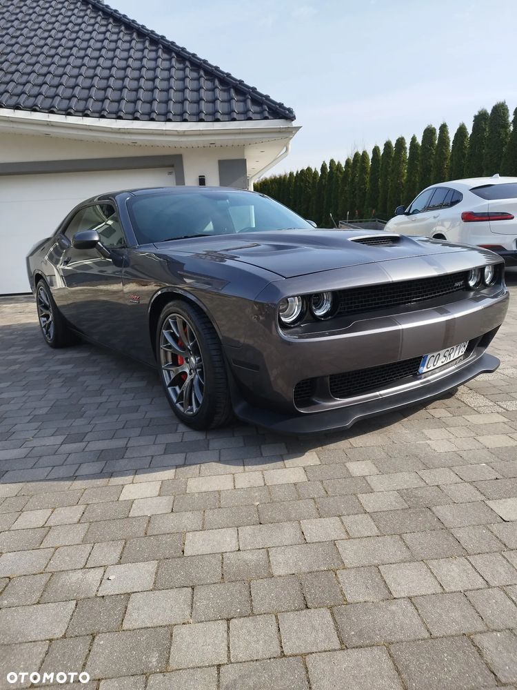 Dodge Challenger - 2