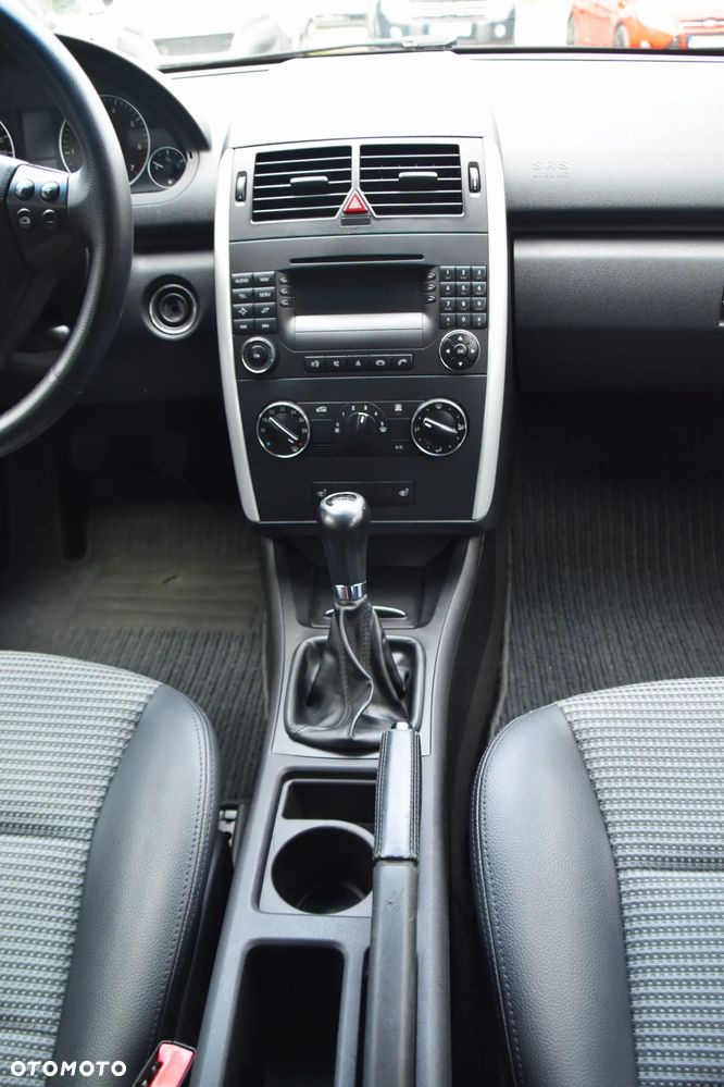 Mercedes-Benz Klasa A 170 BlueEFFICIENCY Avantgarde - 17