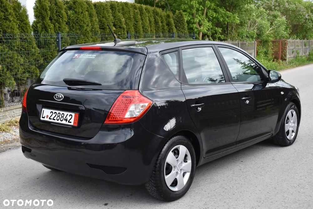 Kia Ceed - 10