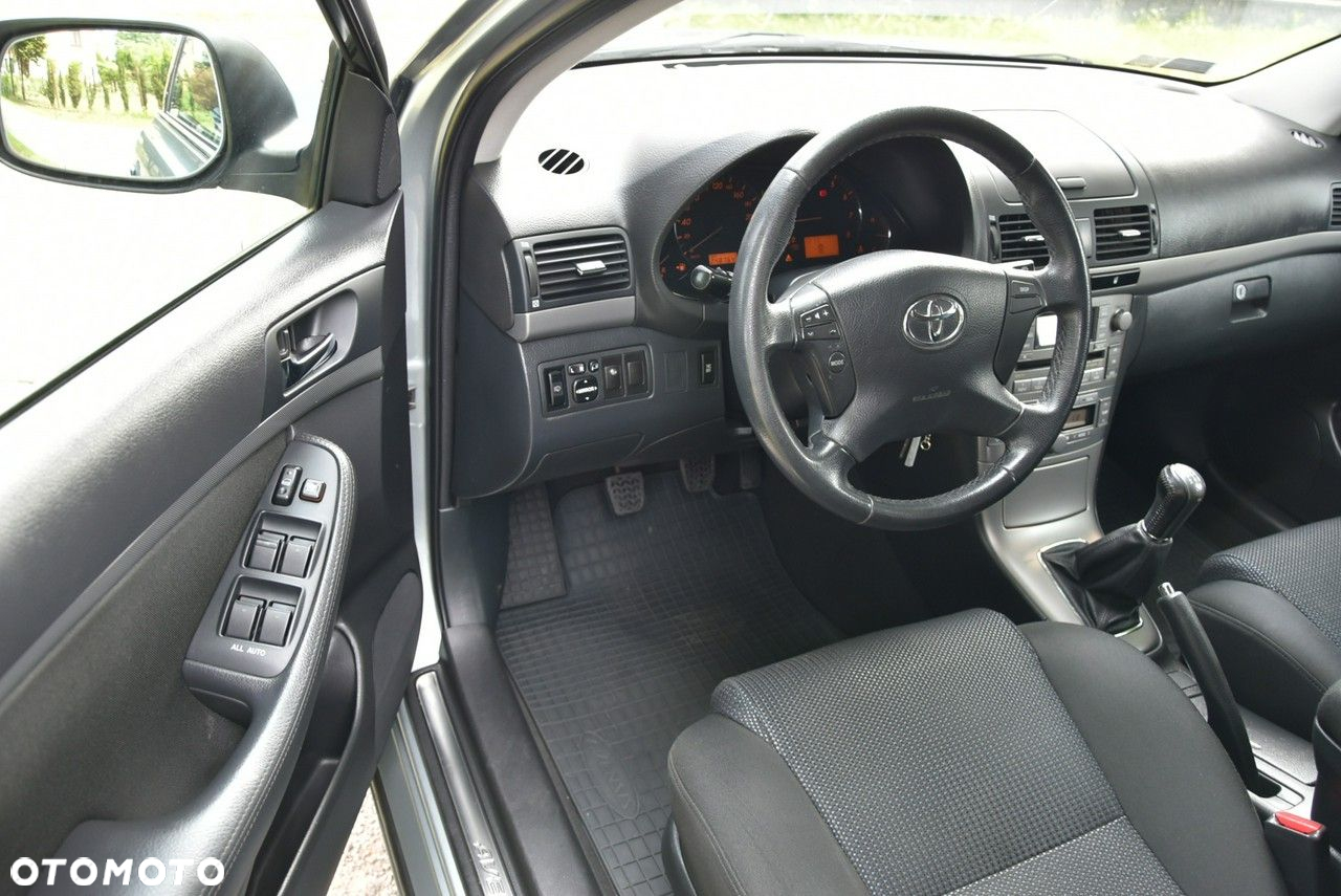 Toyota Avensis 2.0 VVT-i Sol - 14