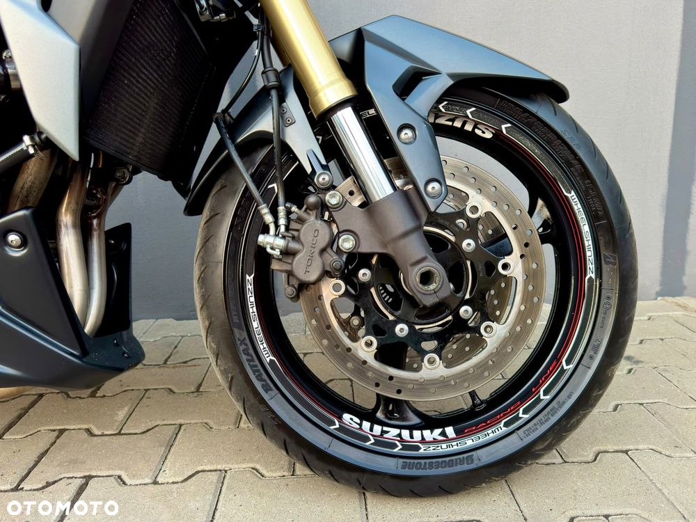 Suzuki GSR - 15