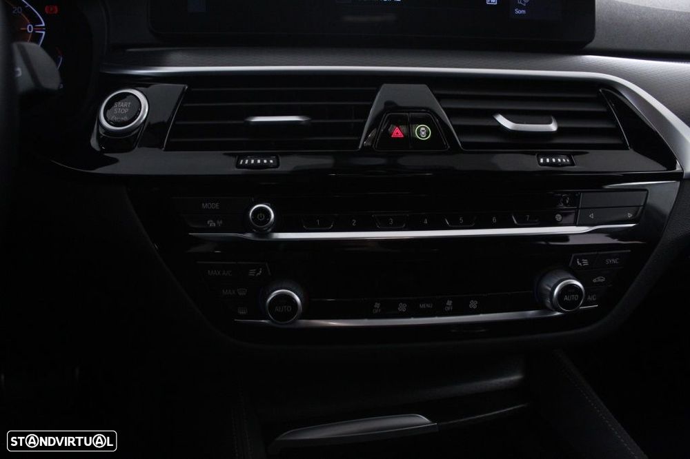BMW 520 d Pack Desportivo M Auto - 27