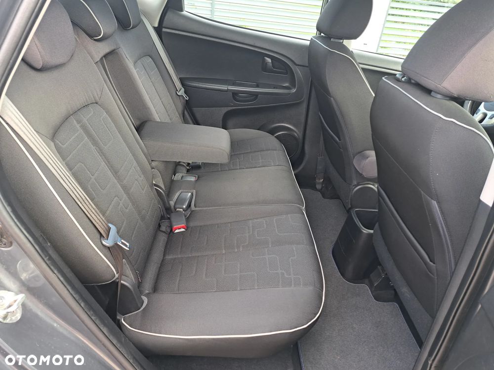 Kia Venga 1.6 CRDi 128 Business Line - 10